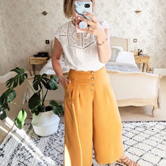 zara cropped trousers with buttons